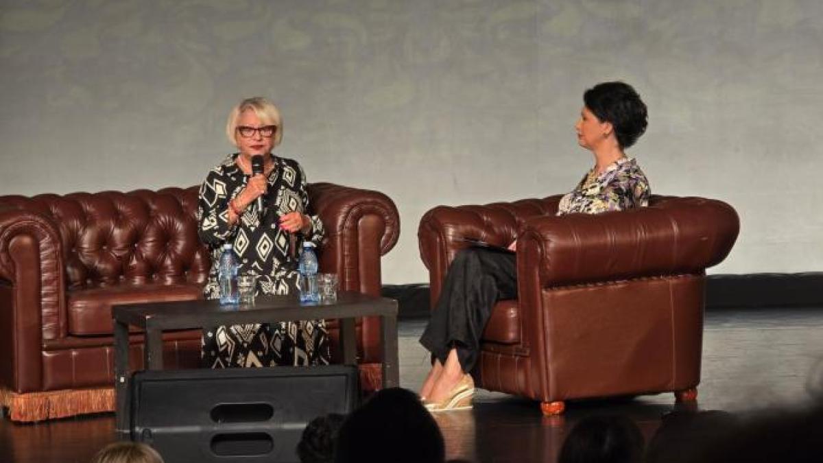 gala-prc-e2prc-80prc-9eseniori-de-colectieprc-e2prc-80prc-9d--editia-a-xxiii-a--cu-mirabela-dauer1_41373100