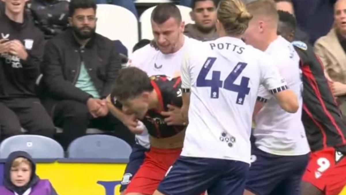 gestul-pentru-care-un-fotbalist-a-fost-pus-sub-acuzare_44319900