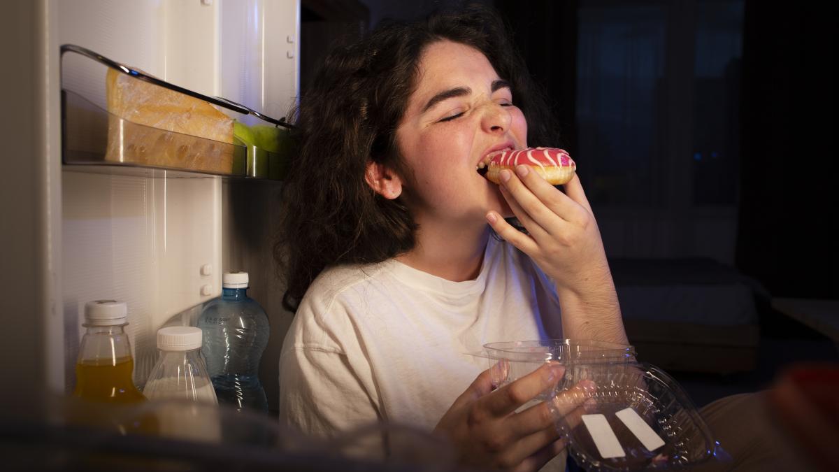 sindromul-mancatului-noaptea--asociat-cu-obezitatea-si-depresia--1-5prc--dintre-oameni-sufera-de-aceasta-boala_30176000