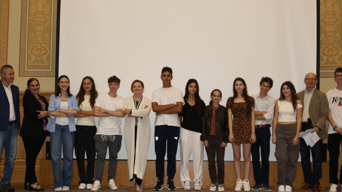 da--mai-are-rost-sa-mergem-la-biblioteca-s-a-incheiat-cea-de-a-xiii-a-editie-a--festivalului-strada-de-cprc-e2prc-80prc-99arte_87937800