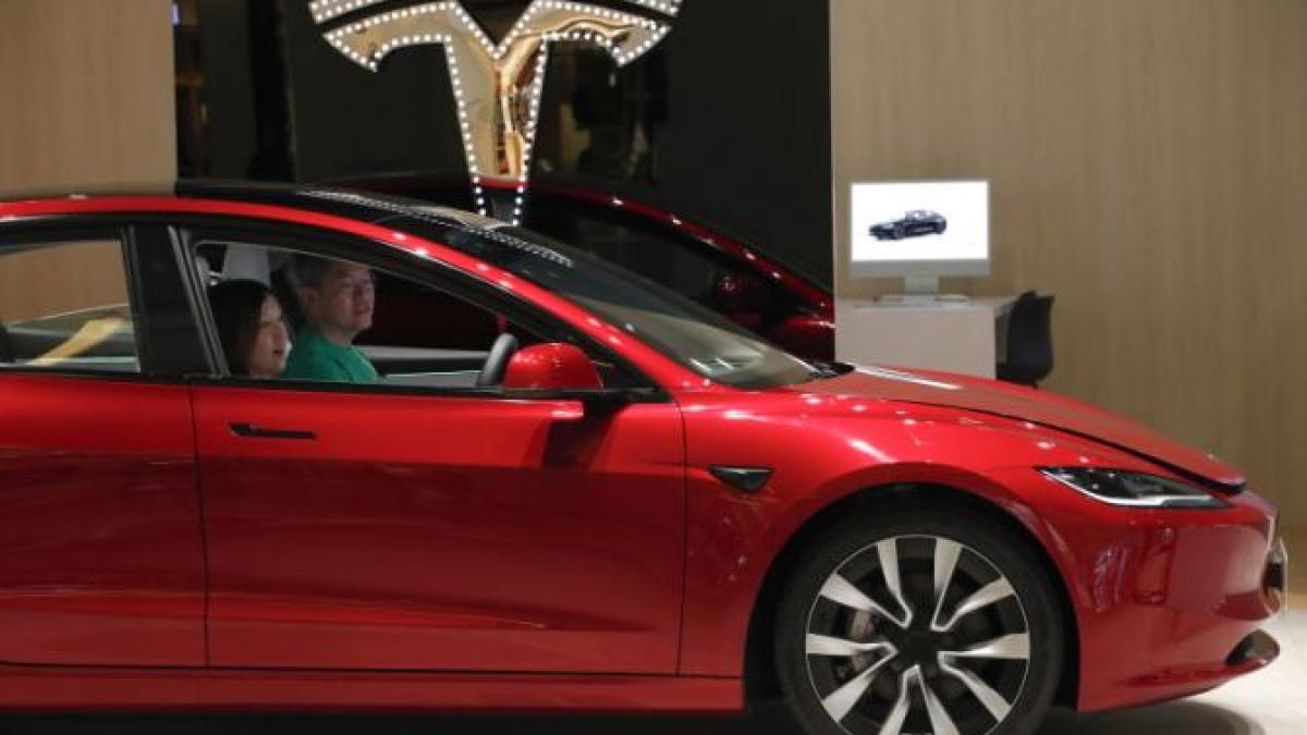 tesla-model-3_34638700