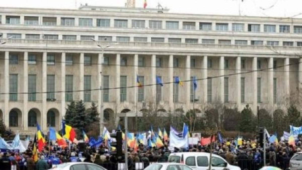 federatia-nationala-mine-energie--protest-in-fata-guvernului-din-cauza-noii-legi-a-pensiilor_85980600