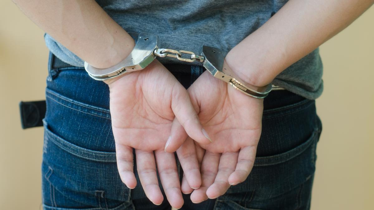 o-angajata-a-unei-firme-de-curierat--retinuta-pentru-furt-si-inselaciune--cum-actiona-femeia_80951100