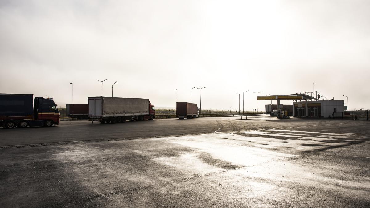 zeci-de-camioane-internationale--blocate-la-granita-bulgariei-cu-romania--are-legatura-cu-aderarea-la-schengen_27357100