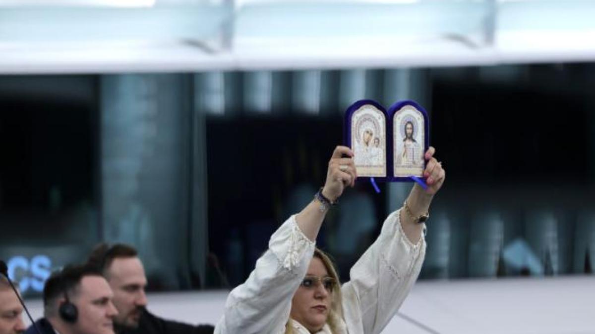 diana-sosoaca-icoana-parlamentul-european_85400700