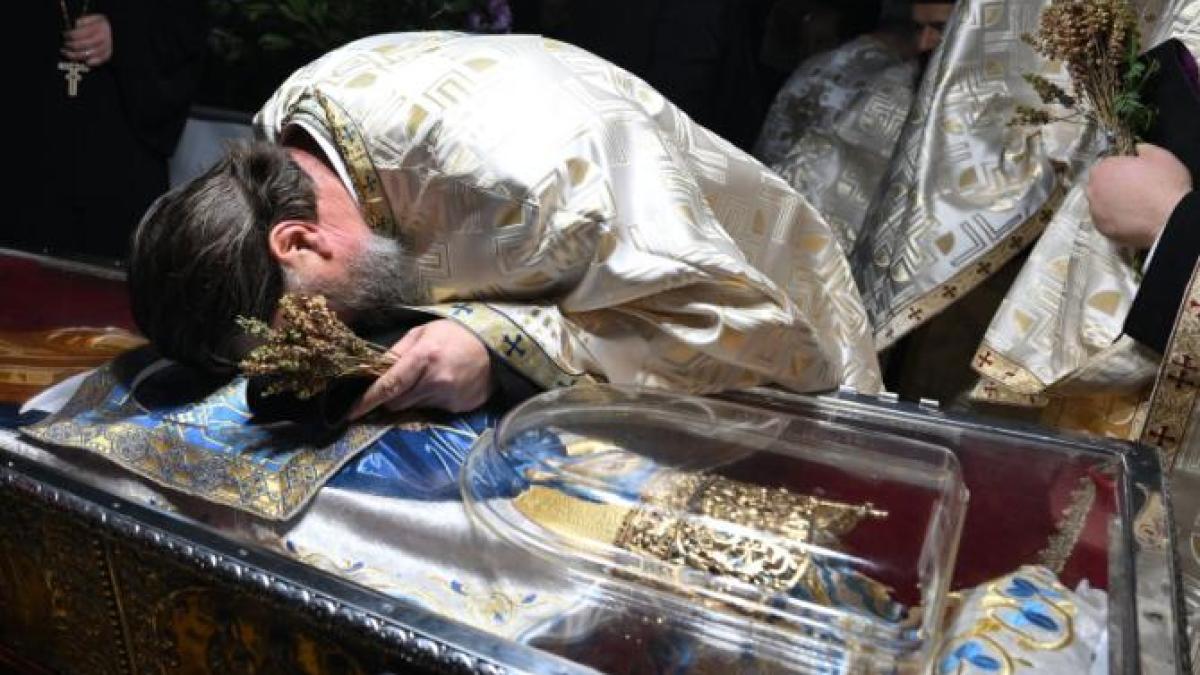 mesajul-subtil-transmis-de-politicienii-care-au-mers-la-moaste--la-sfanta-cuvioasa-parascheva--radu-leca-unii-nu-mai-sunt-demult-crestin-ortodocsi_39096500