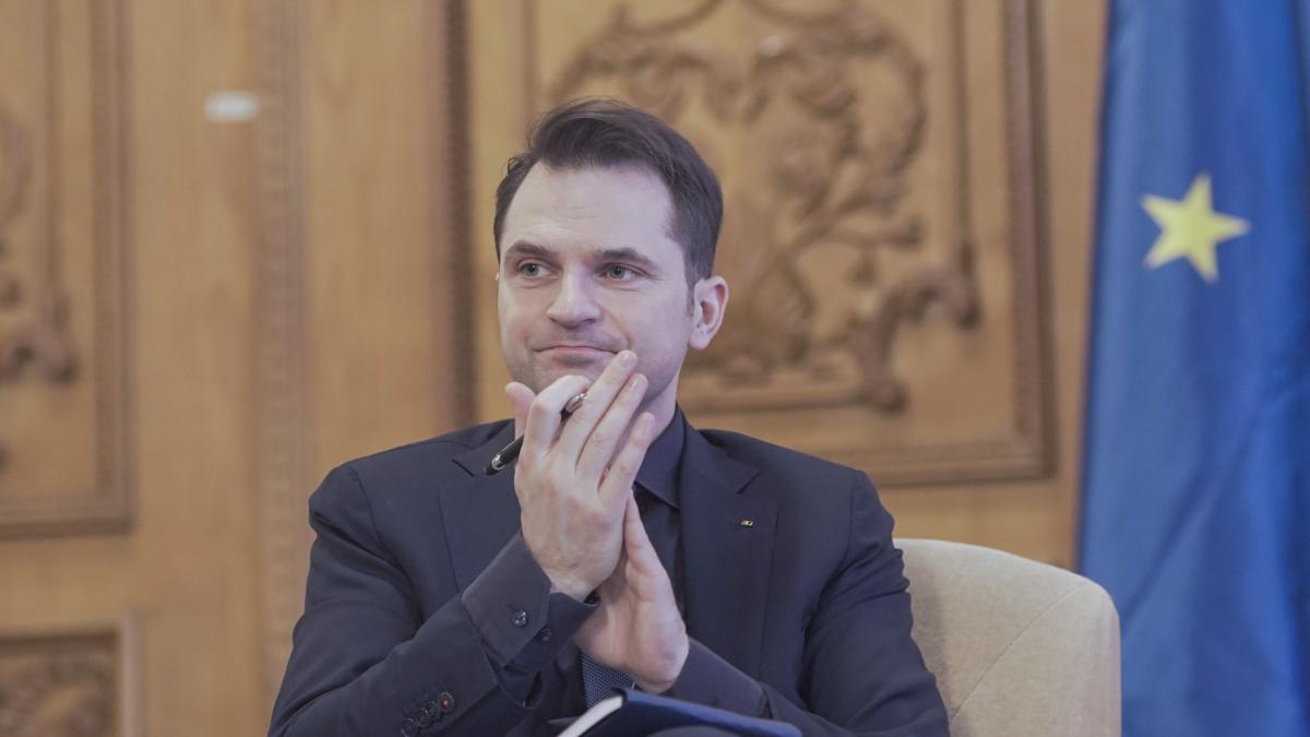 catalin-cirstoiu--la-un-pas-de-retragere-sebastian-burduja--intrebat-daca-are-de-gand-sa-i-ia-locul-nu-vreau-sa-imi-imaginez-un-asemenea-scenariu_30303400