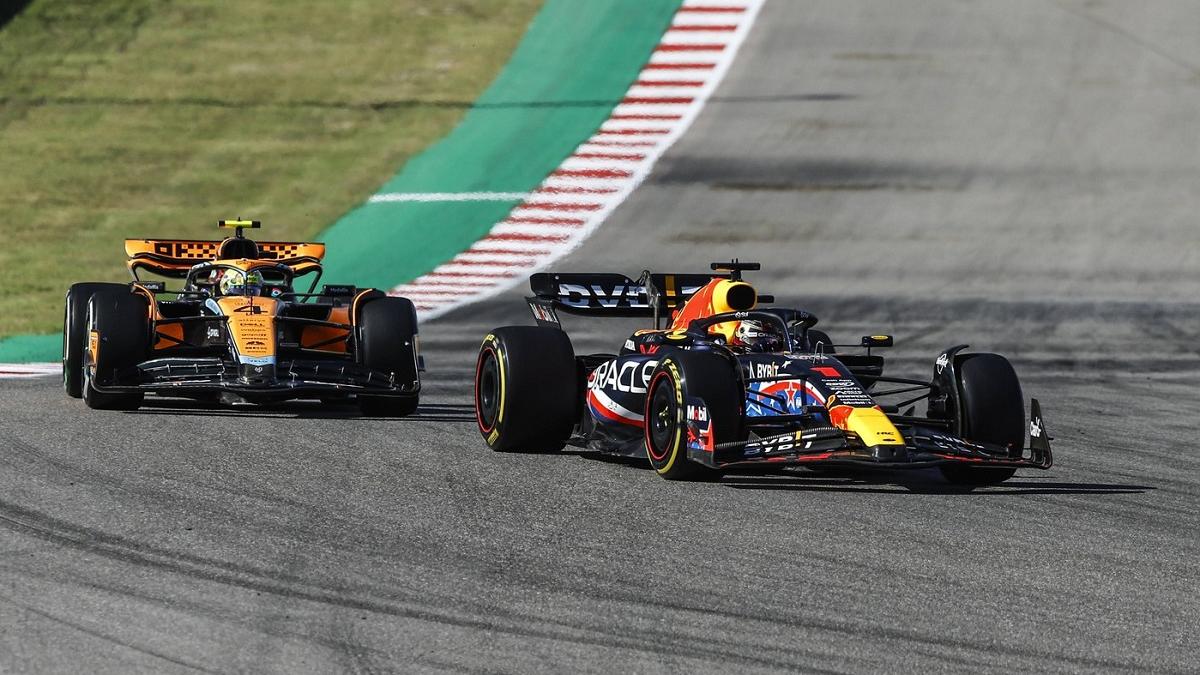 max-verstappen-sprc-ccprc-a7i-lando-norris--iprc-ccprc-82n-timpul-cursei-din-2023-de-la-austin-profimedia_07535100
