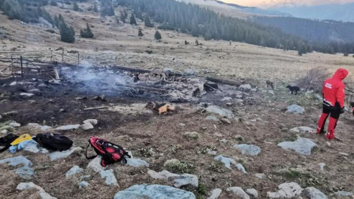 trupul-carbonizat-al-unui-barbat--recuperat-de-salvamontisti--in-muntii-baicu_14770000