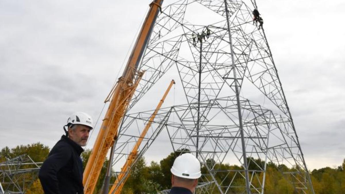 investitie-lea-220kv-la-ostrovu-mare--lea-de-inalta-tensiune--aproape-de-finalizare-2_59932800