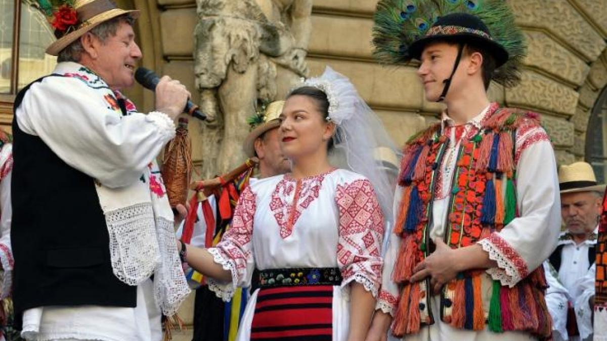 nunta-romaneasca-traditii-obiceiuri-port-popular-costum-popular-ie-4_07459700_51038000