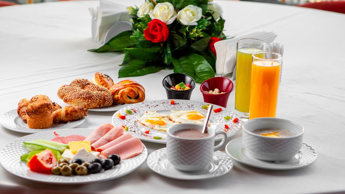 mic-dejun-mancare-masa_12712600