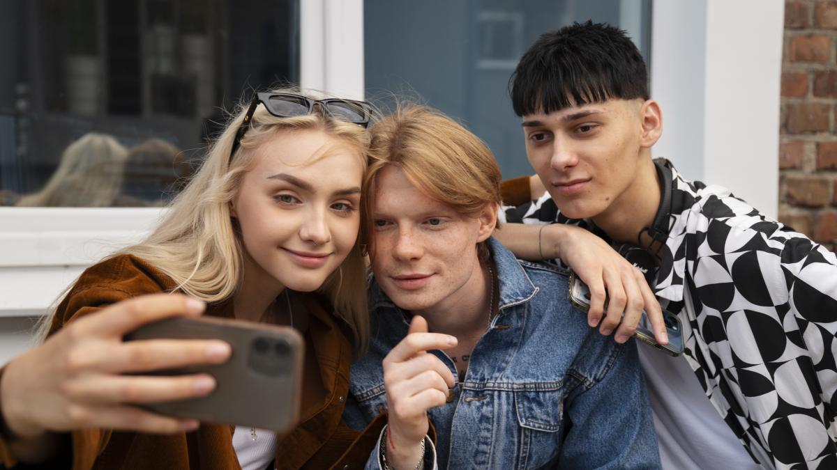 cautatorii-de-trenduri-online-si-fashion-dezvaluie-diferenta-majora-dintre-mileniali-si-generatia-z_28699100