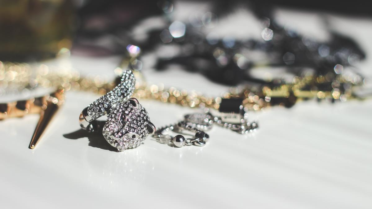 alerta-europeana-de-black-friday--bijuterii-neconforme--cu-prc-e2prc-80prc-9drisc-chimicprc-e2prc-80prc-9d_77161400