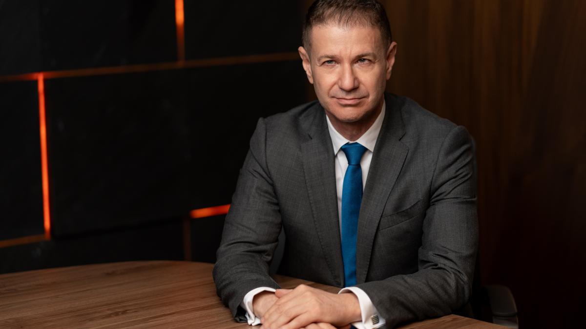 kostas-salvaras_philip-morris-international_01_69888900