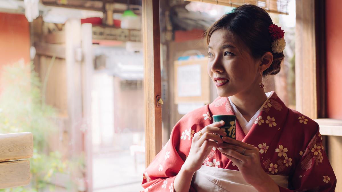 asian-woman-wearing-kimono-japanese_22677500