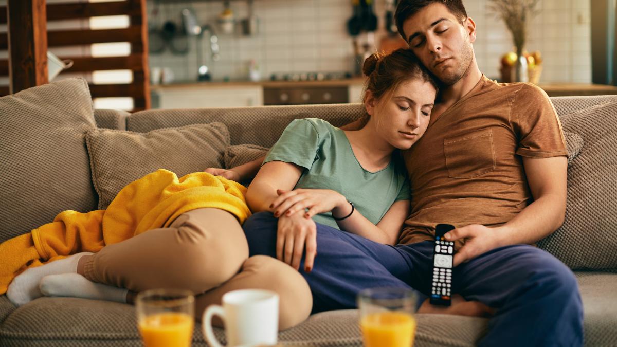 somn-la-televizor_24311100