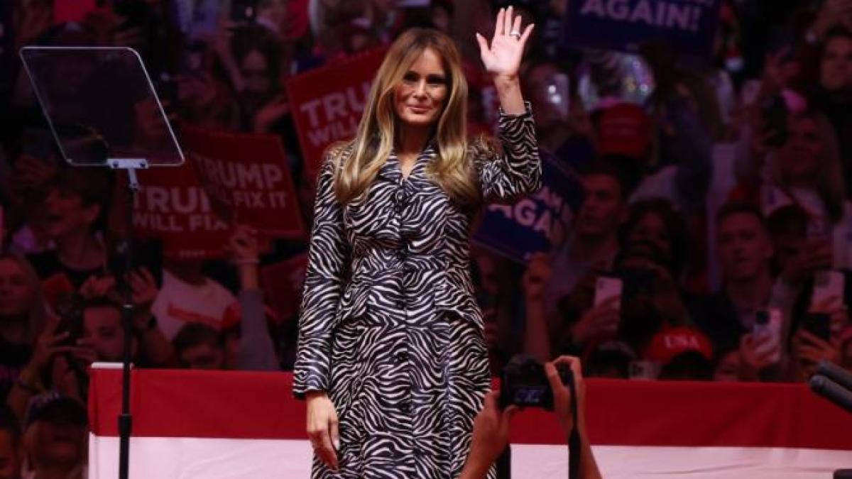 melania-trump--gestul-care-prc-e2prc-80prc-9drupeprc-e2prc-80prc-9d-traditia-de-la-casa-alba_74774800