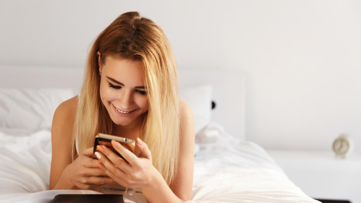 oamenii-de-stiinta-emit-un-avertisment-cu-privire-la-folosirea-telefonului-in-pat_04236900