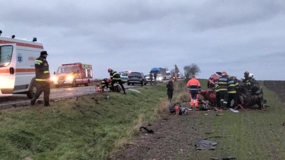 accidentul-de-la-suceava--cu-cinci-victime--prc-e2prc-80prc-9do-sinucidere-cu-crima-cu-premeditareprc-e2prc-80prc-9d--titi-aur-se-demonstreaza-inca-o-data-ca-autovehiculul-devine-arma_78232200