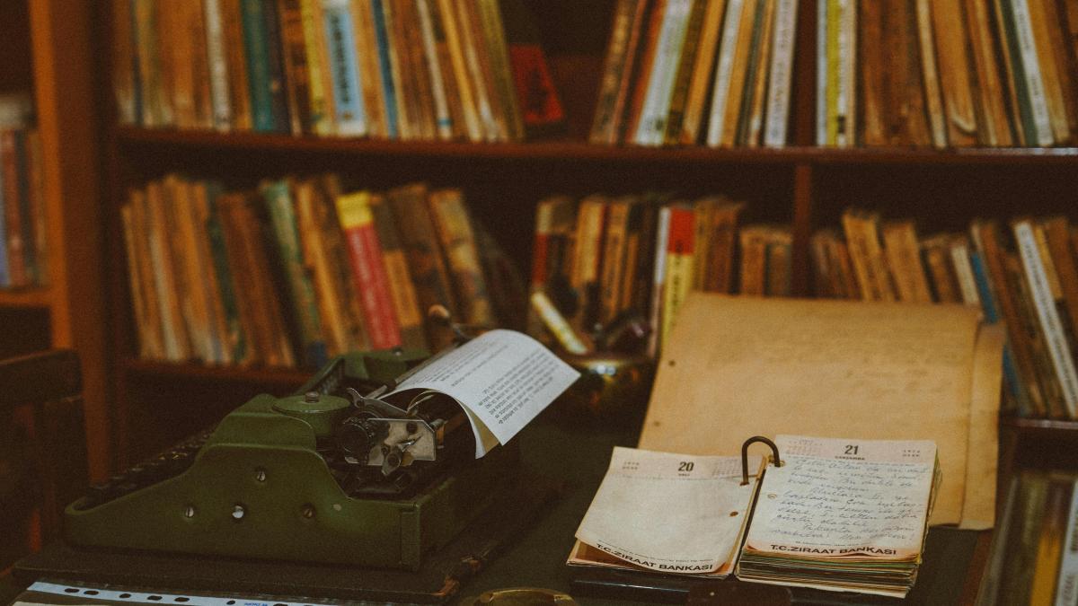 biblioteca-poet_42147400