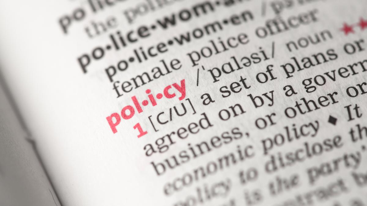 cum-se-spune--de-fapt-taietei-sau-taitei-cuvantul-care-le-da-mari-batai-de-cap-romanilor_50971500