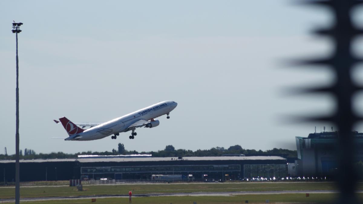 se-construieste-un-nou-aeroport-marius-humelnicu_49321200