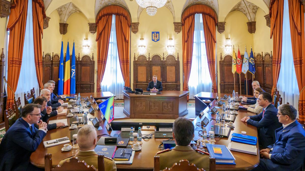 analiza-unor-posibile-riscuri-la-adresa-securitatii-nationale--pe-ordinea-de-zi-a-csat_37508200