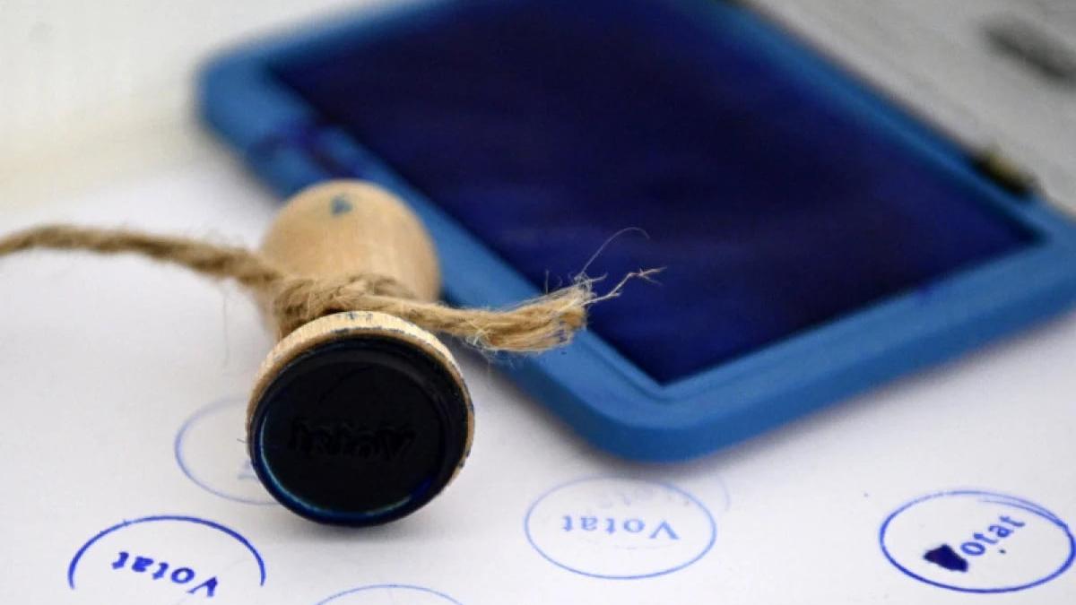 romanii-din-diaspora--primii-la-urnele-de-vot--aproape-7-000-de-persoane-voteaza-prin-corespondenta_05758000