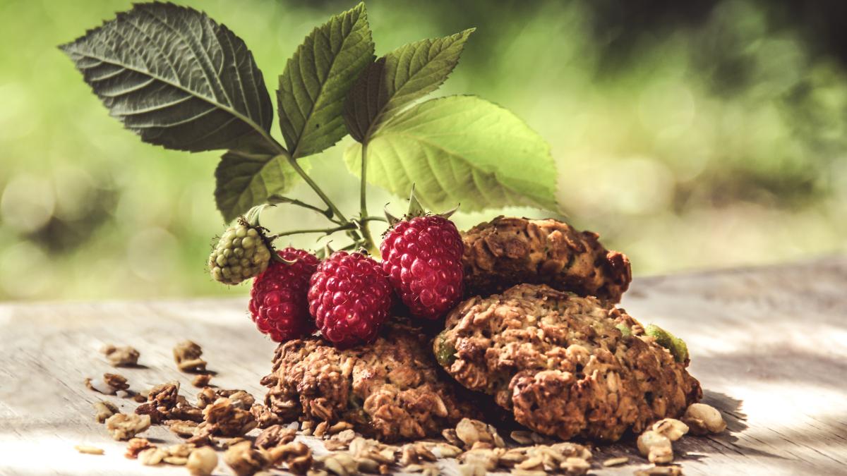 biscuiti-cu-fulgi-de-ovaz-si-zmeura_56676400