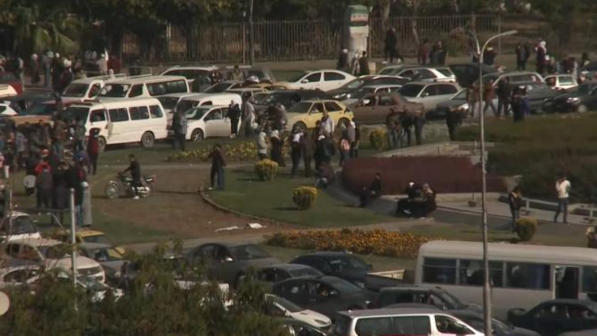 sirienii--sarbatoare-in-centru-damascului-dupa-caderea-presedintelui-bashar-al-assad_94696600