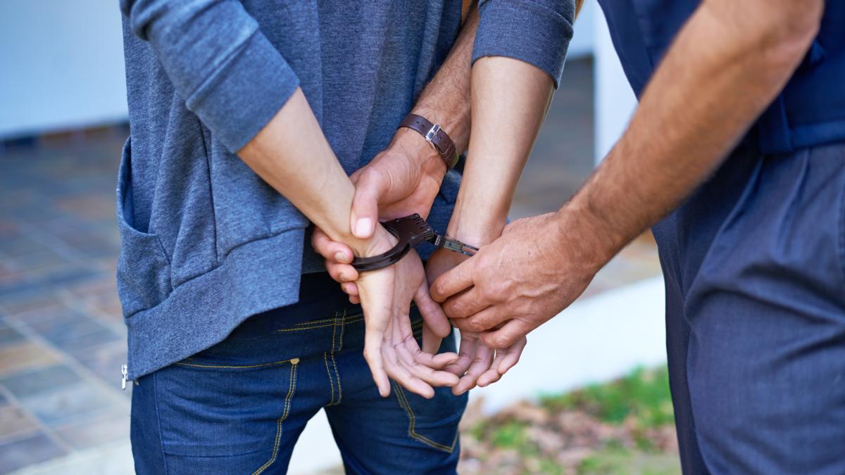 minore-racolate-prin-metoda-prc-e2prc-80prc-9dlover-boyprc-e2prc-80prc-9d-si-obligate-sa-se-prostitueze--in-galati--doi-tineri--arestati-preventiv-pentru-trafic-de-minori_69872900