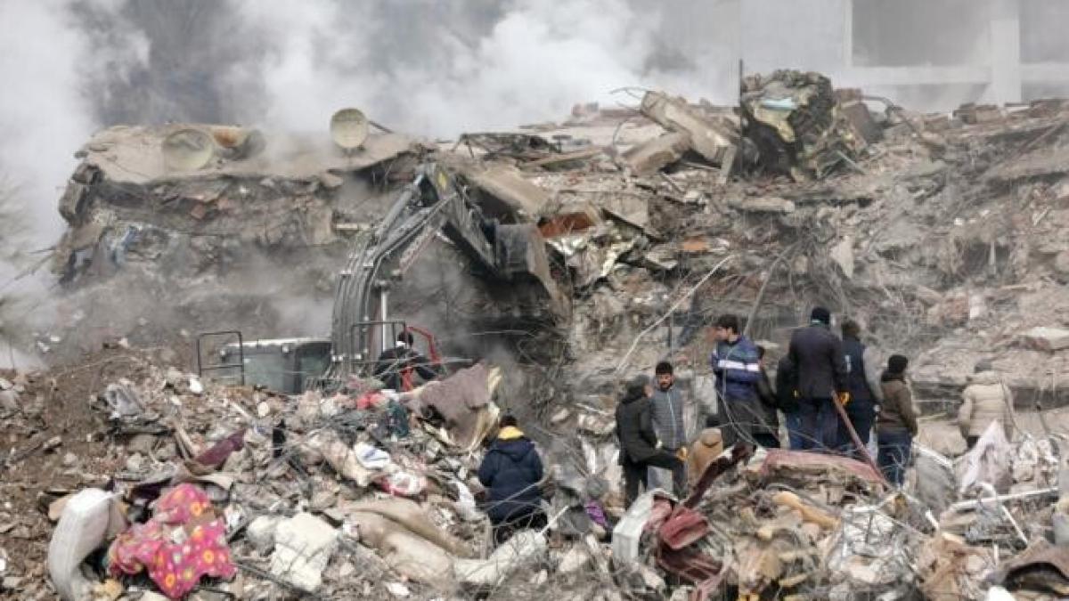 dictatorul-sirian-al-assad-spune-ca-occidentul-politizeaza-tragedia-care-a-lovit-tara-sa_05665200