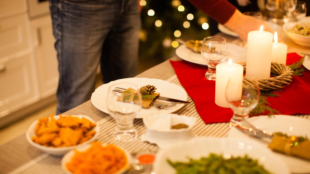 celebrating-christmas-masa-de-craciun_80087400