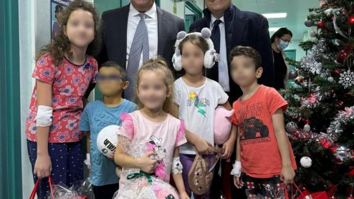 20241216-aktor-cadouri-copii-spitale-foto-grup_70984200