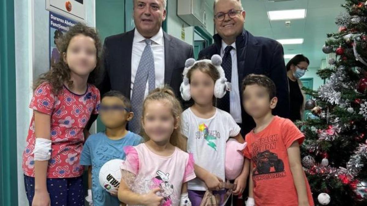 20241216-aktor-cadouri-copii-spitale-foto-grup_48536700