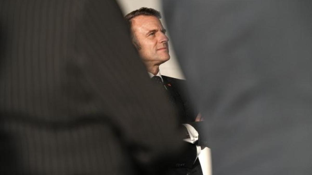 emmanuel-macron--reactie-ciudata-in-fata-localnicilor-din-mayotte-daca-nu-era-franta--ati-fi-fost-de-10-000-de-ori-mai-adanc-in-rahat_74158700