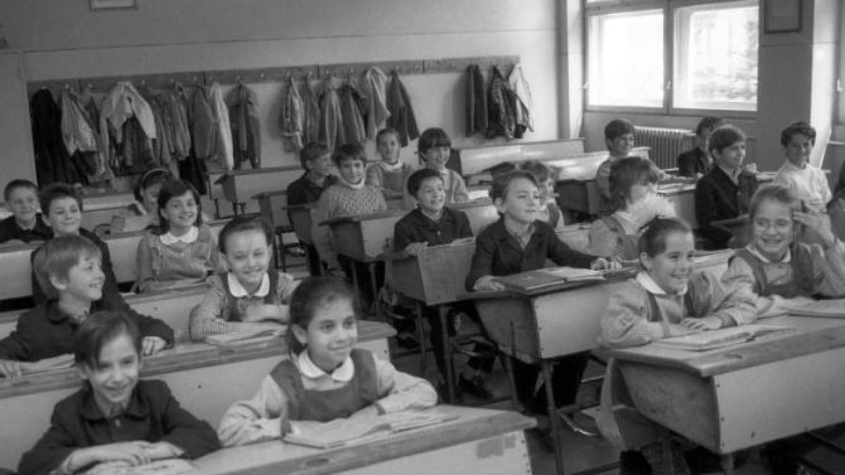 elevi-scoala-comunism_37053700