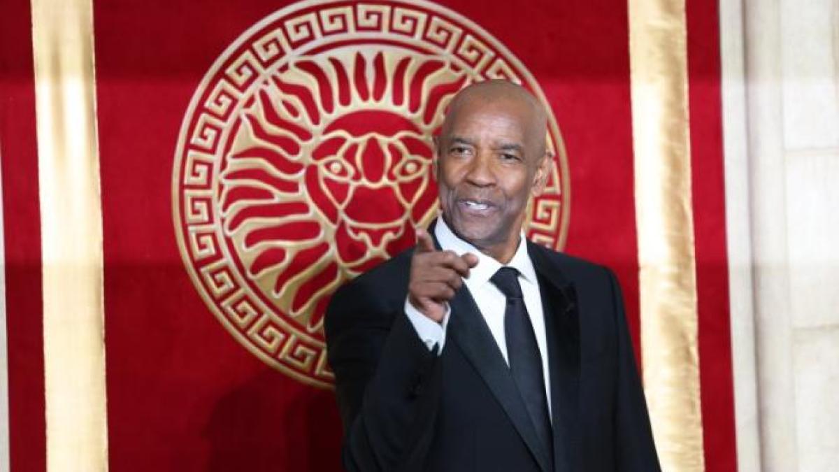 denzel-washington--botezat-la-aproape-70-de-ani--ce-a-primit-prc-e2prc-80prc-9dcadouprc-e2prc-80prc-9d_53691700