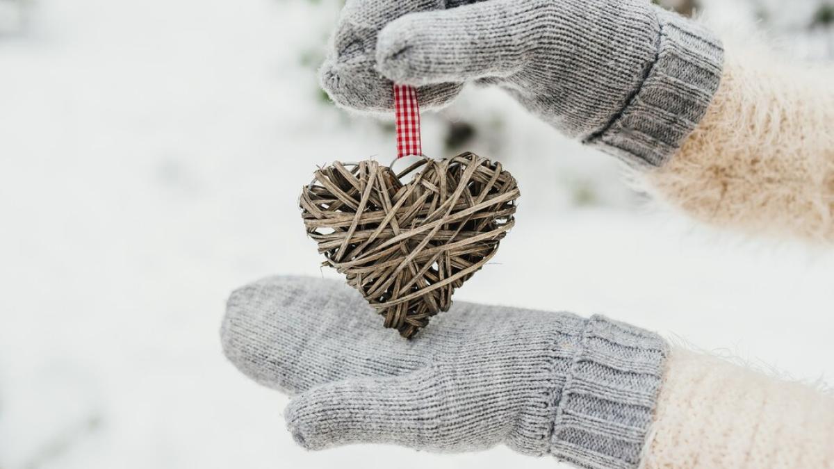 female-hands-knitted-mittens-with-entwined-vintage-romantic-heart_8353-5916_04176800