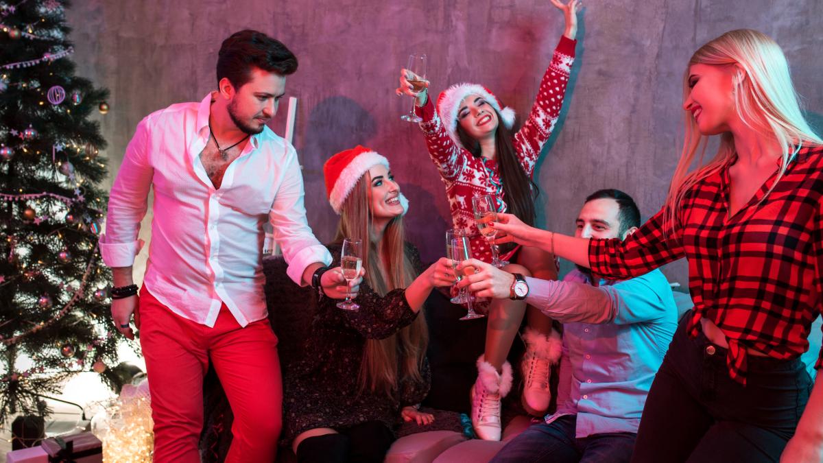 incaltat-sau-nu--in-vizita-de-craciun--virgil-manescu-in-balcani-inca-se-mai-practica-acest-lucru_51530700