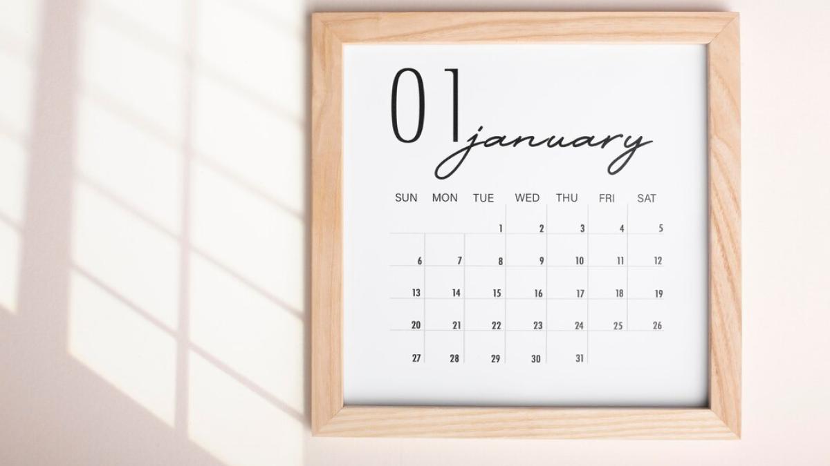 time-organization-concept-with-calendar_23-2149046731_41380600