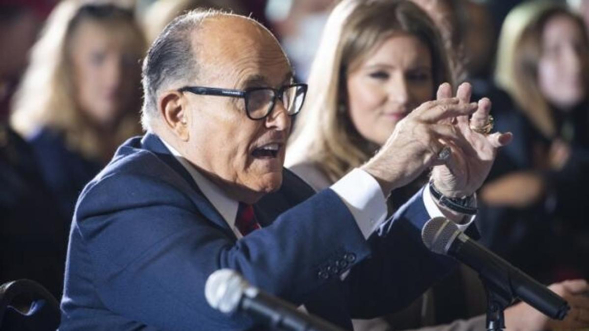 investigatori-federali-au-perchezitionat-apartamentul-lui-rudy-giuliani-si-au-confiscat-dispozitive-electronice_65140200