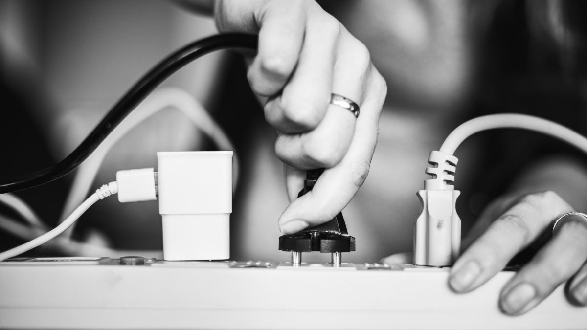 cel-mai-mare-hot-de-electricitate-din-casa-ta_35661100