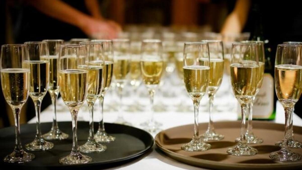 fara-alcool-in-noaptea-de-anul-nou--ce-le-a-cerut-reteaua-americana-de-televiziune-cnn-prezentatorilor-sai_97917600