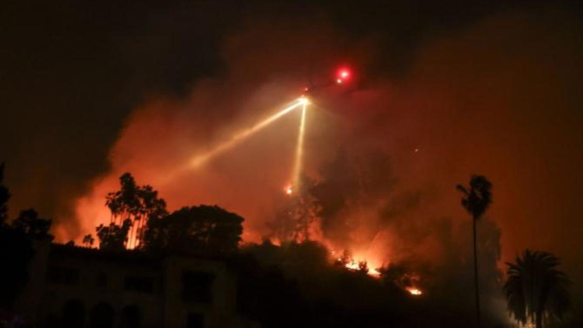 stare-de-urgenta-in-california--a-fost-emis-ordin-de-evacuare-din-cartierul-hollywood--cel-putin-cinci-persoane-au-murit_92658400