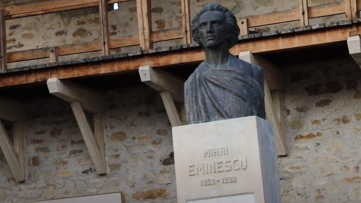 statuie-mihai-eminescu-vandalizata_28476000