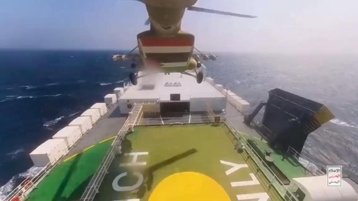 nava-cargo-galaxy-leader--capturata-cu-un-elicopter--video_37827200_17074100