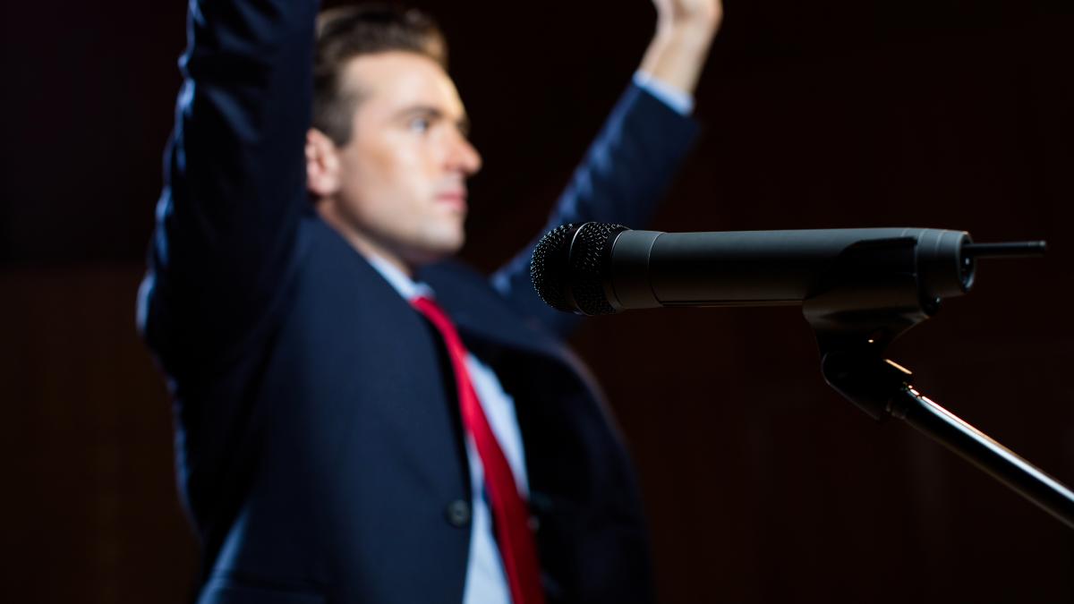 liderii-de-opinie-parasociali-la-ce-sa-ai-grija-cand-te-identifici-cu-ei--raluca-radu-nu-cu-cineva-care-face-misto-de-propria-persoana_39082200