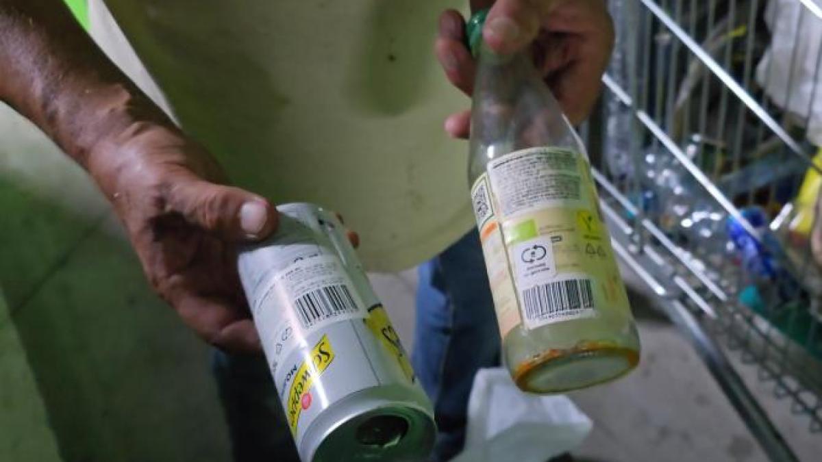 ei-sunt-cei-care-fac-bani-din-ambalajele-sgr--cat-castigi-intr-o-zi-daca-le-colectezi_80074300